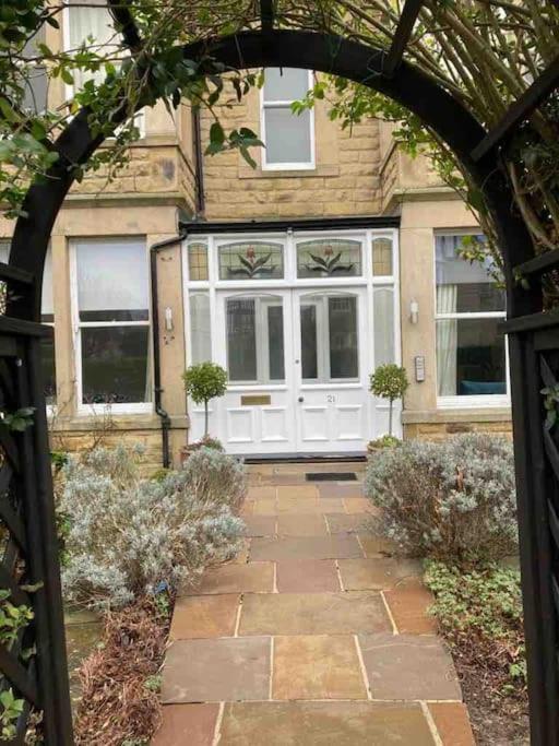 Garden Apartment, Central Harrogate With Parking Exterior photo